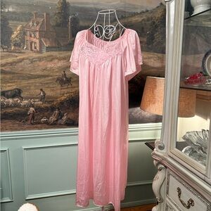 Vintage Ventura Elegant Pink Lace Nightgown